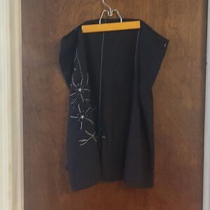 Sag Harbor 20W Black Skirt With Flower Appliques Embroidered in White